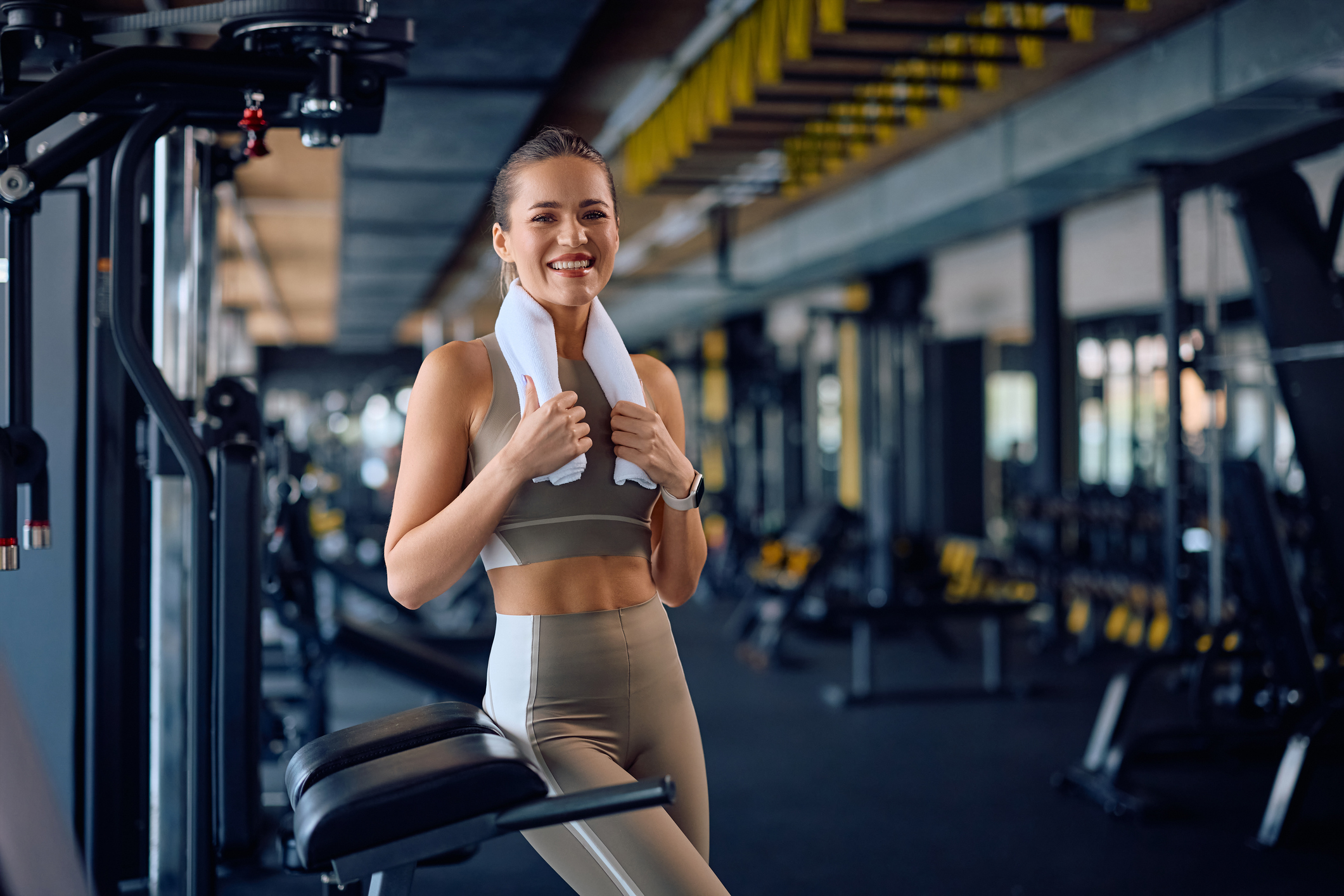 Sportlerin im Fitnessstudio